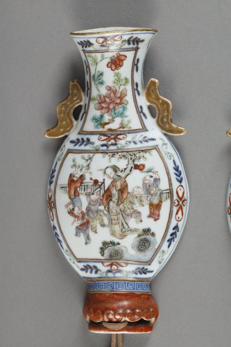 Asian Works of Art  - Pair wall vases porcelain - China Jiaqing period 1796/1820