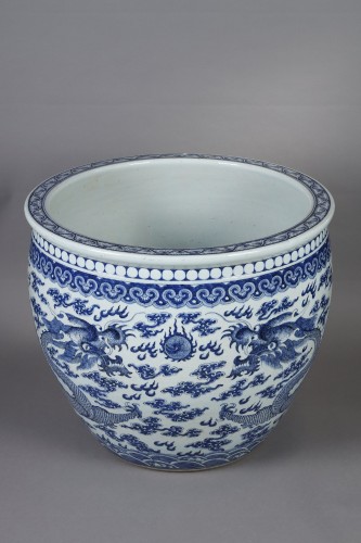 Very large fish bowl  "blue white " porcelain . 19th century - 