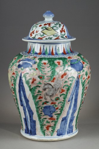 Asian Works of Art  - Vase and cover "wucai" porcelain - Shunzi period 1644/1661)