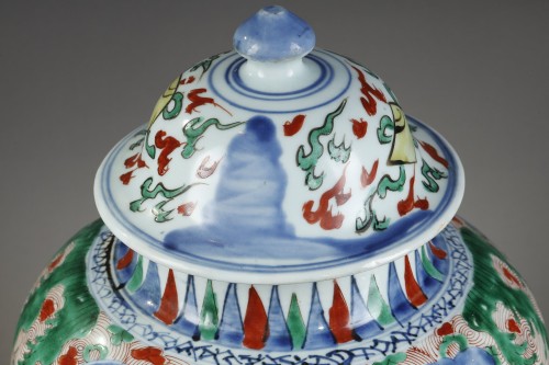 Vase and cover "wucai" porcelain - Shunzi period 1644/1661) - 