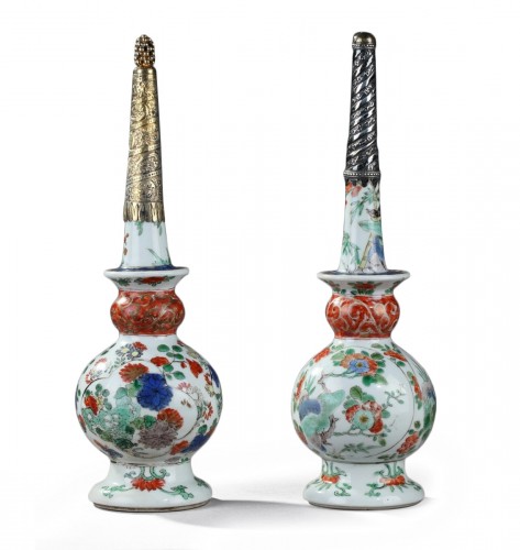 Deux Aspersoirs en porcelaine de la "Famille verte " Chine Kangxi 1662/1722