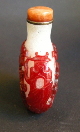 Tabatiere en verre overlay rouge sur fond bullé - chine 1780/1820 - Arts d