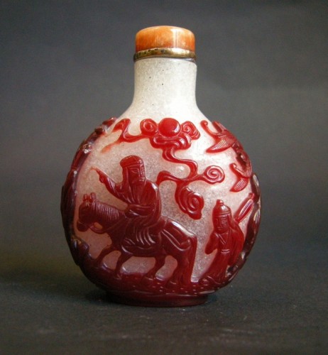 Tabatiere en verre overlay rouge sur fond bullé - chine 1780/1820 - Bertrand de Lavergne