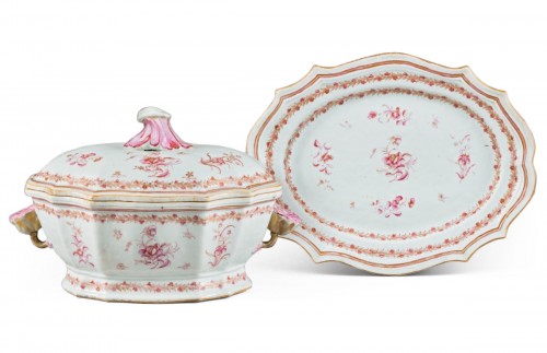 Terrine et son présentoir en porcelaine de la famille rose - 18e siècle