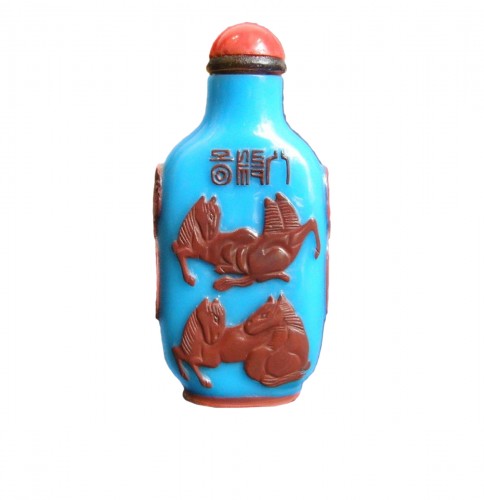  A red Overlay blue turquoise Glass Snuff bottle -Yangzhou school (1790-1820)