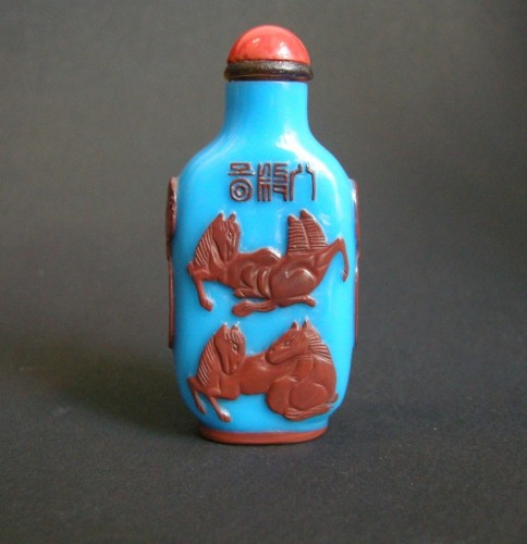 Asian Works of Art  -  A red Overlay blue turquoise Glass Snuff bottle -Yangzhou school (1790-1820)