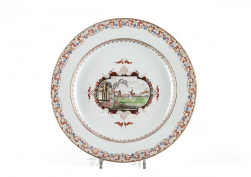 Grand plat en porcelaine Chine de commande - vers 1750