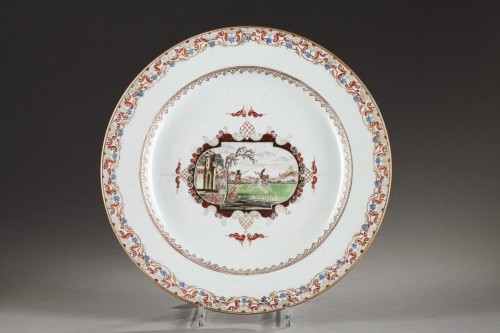 large dish Chinese export  - Circa 1750 - - Asian Works of Art Style 