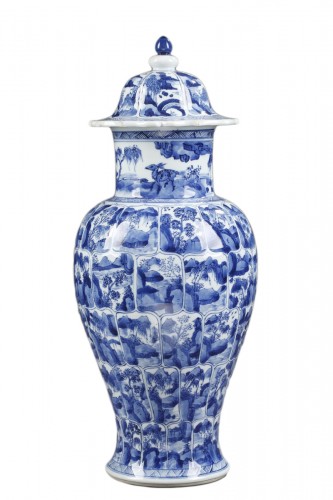 Porcelain vase "Blue and White "  Kangxi period 1662/1722