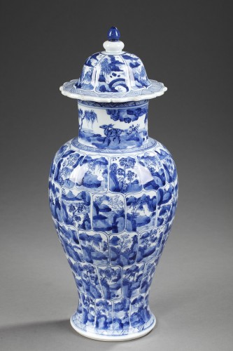 Vase en porcelaine " Bleu Blanc" Epoque Kangxi 1662/1722 - Céramiques, Porcelaines Style 