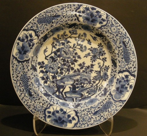 Large dish blue and white - Kangxi period 1662/1722 - Asian Works of Art Style 