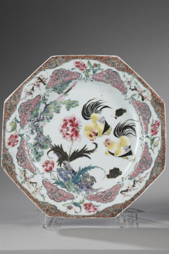 Paire d'assiettes Famille rose - Chine vers 1735/1740 - Arts d