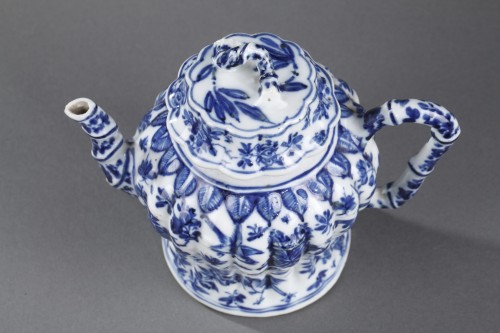 rare wine pot blue and white porcelain  - Kangxi perios (1662/1722) - 