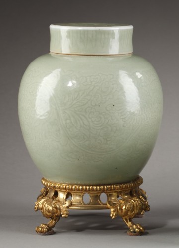 Vase et son couvercle en porcelaine Celadon 1799/1740 - Arts d