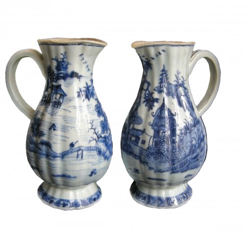 Paire d aiguieres en porcelaine "bleu blanc" - Epoque Qianlong 1736/1795