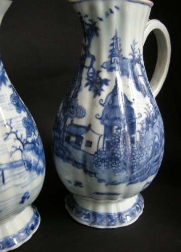 Pair of ewers blue and white porcelain  - Qianlong period 1736/1795 - Asian Works of Art Style 