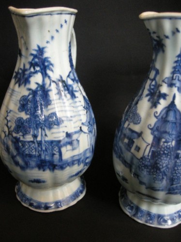 Asian Works of Art  - Pair of ewers blue and white porcelain  - Qianlong period 1736/1795