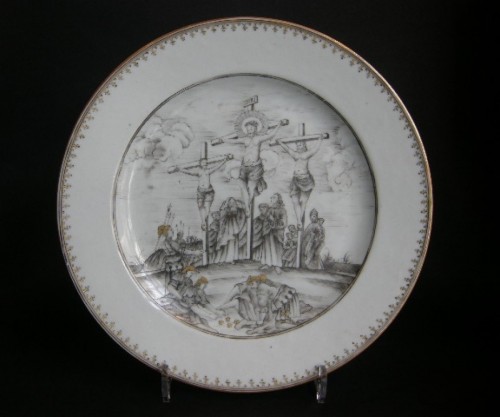 Dish porcelain grisaille and gold  &quot; la Crucifixion &quot; - Circa 1740 - 