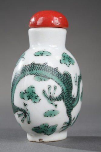Asian Works of Art  - Snuff bottle  porcelain - Mark and period Daoguang (1821-1850)