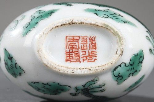 Flacon tabatière en porcelaine - Marque et periode Daoguang (1821-1850) - 