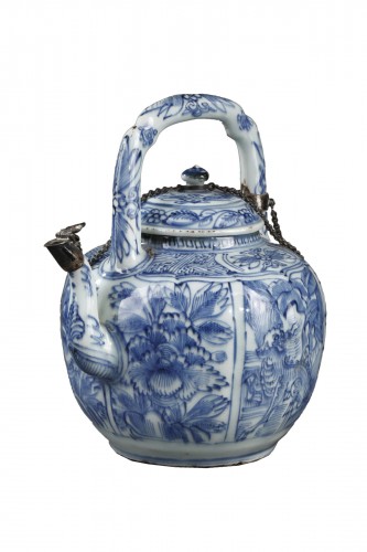 Verseuse a vin en porcelaine bleu blanc - Chine epoque Wanli 1573/1620