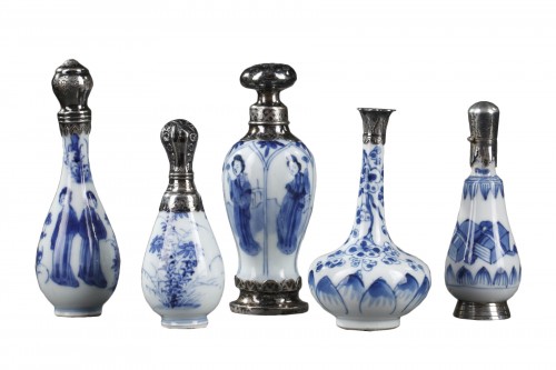 Cinq petits vases en porcelaine bleu blanc -Chine epoque Kangxi 1662/1722
