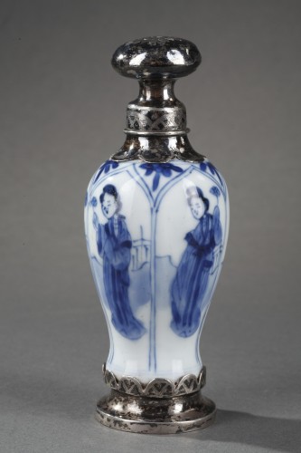 Cinq petits vases en porcelaine bleu blanc -Chine epoque Kangxi 1662/1722 - Arts d