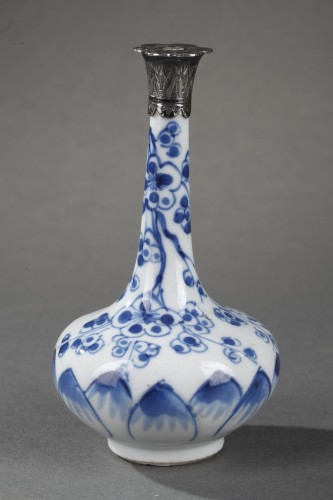 XVIIIe siècle - Cinq petits vases en porcelaine bleu blanc -Chine epoque Kangxi 1662/1722