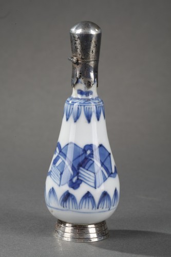 Cinq petits vases en porcelaine bleu blanc -Chine epoque Kangxi 1662/1722 - 