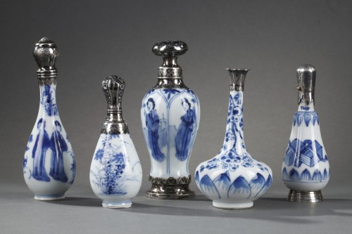  - Cinq petits vases en porcelaine bleu blanc -Chine epoque Kangxi 1662/1722