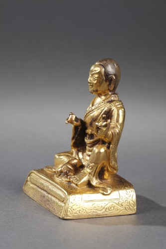Asian Works of Art  - Small figure of Lhama in gold bronze - Tibet 18th century
