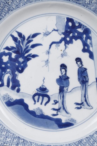 Chinese blue and white porcelain plate  Kangxi mark and period (1662/1722) - Asian Works of Art Style 