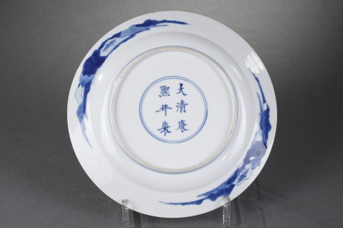 Chinese blue and white porcelain plate  Kangxi mark and period (1662/1722) - 