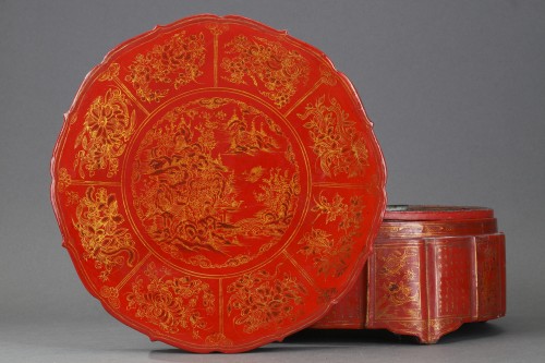 lacquer box painted with flowers and caligraphy - Asian Works of Art Style 