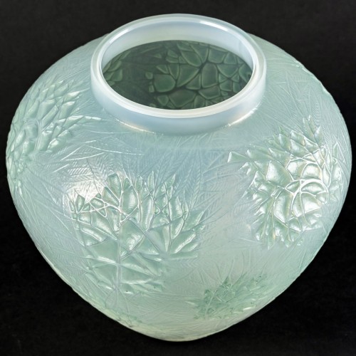 Glass & Crystal  - 1923 René Lalique - Vase Estérel