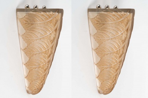 Art Déco - 1924 René Lalique Pair Of Art Deco Noisetier Sconces Wall Light