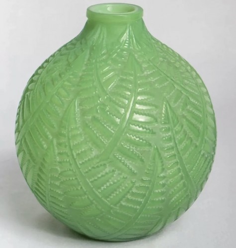 Glass & Crystal  - 1927 René Lalique - Vase Espalion