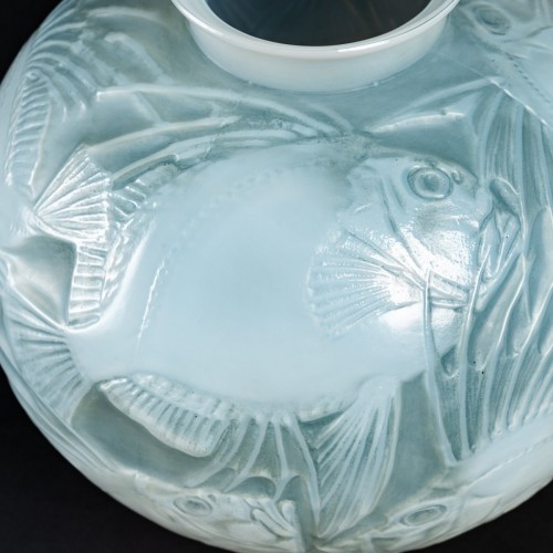Glass & Crystal  - 1921 René Lalique - Vase Poissons Cased