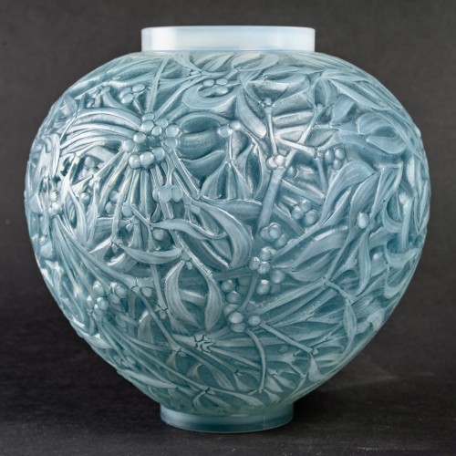 Glass & Crystal  - 1920 René Lalique - Vase Gui