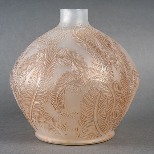 Glass & Crystal  - 1920 René Lalique - Vase Plumes