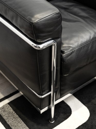 Le Corbusier, Perriand, Jeanneret - Cassina - Pair Of Lc2 Armchairs Leather - 