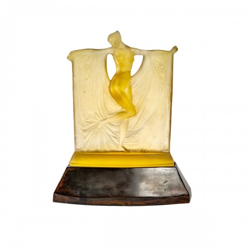 1925 René Lalique - Statuette "Suzanne"