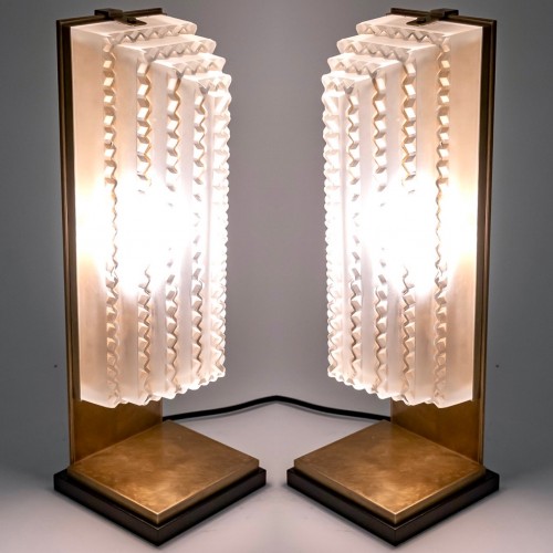 Luminaires Lampe - 1935 René Lalique - Paire d'appliques Art Déco "Normandie"  montées en lampes
