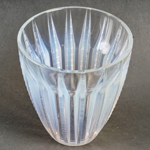 Verrerie, Cristallerie  - 1933 René Lalique - Vase "Chamonix" 