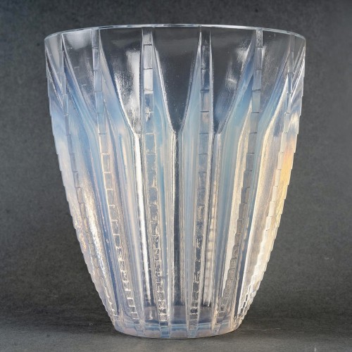 1933 René Lalique - &quot;Chamonix&quot;  Vase - Art Déco