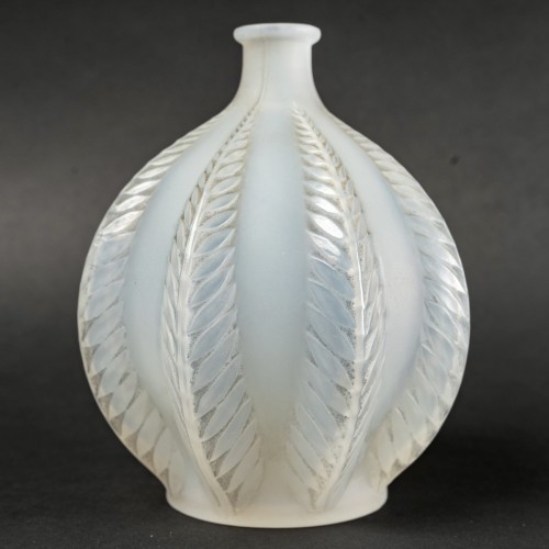 20th century - 1924 René Lalique - Vase Malines Cased