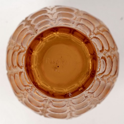 20th century - 1931 René Lalique - Vase Laiterons Amber