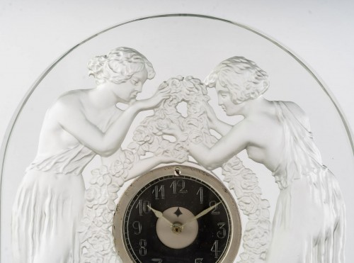 Horology  - 1926 René Lalique - Clock Deux Figurines Glass - American Base