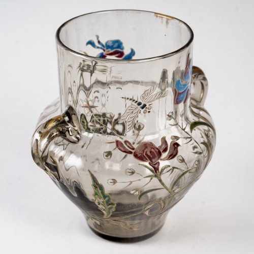 Emile Gallé Cristallerie - Vase à anses en verre émaillé d'Iris et d'une libellule - Verrerie, Cristallerie Style Art nouveau