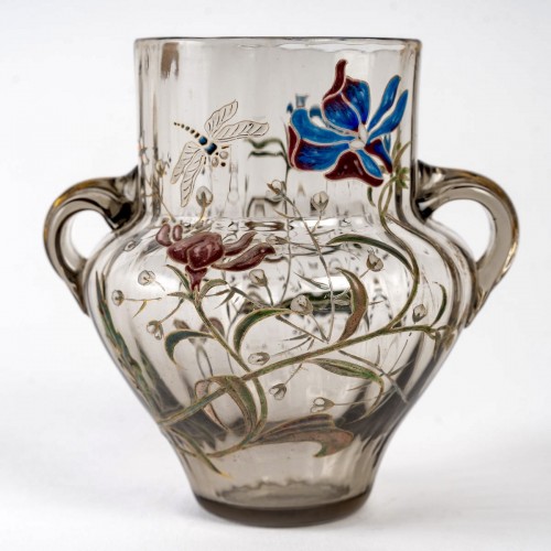 Emile Gallé Cristallerie - Vase à anses en verre émaillé d'Iris et d'une libellule - Art nouveau